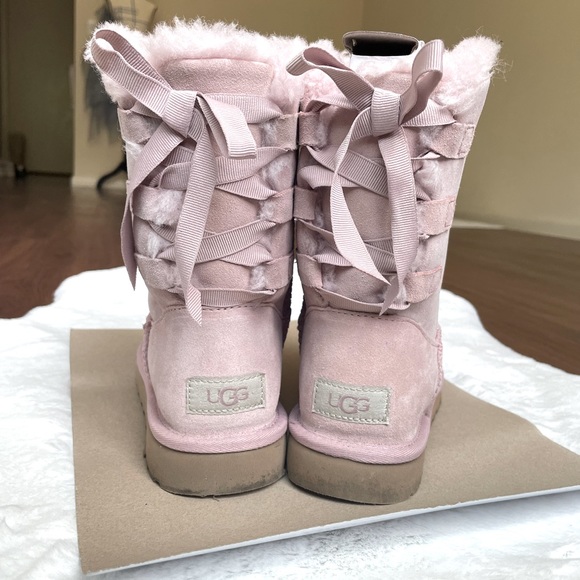 Pink UGG boots with bow on back/ Only worn once - Picture 1 of 4